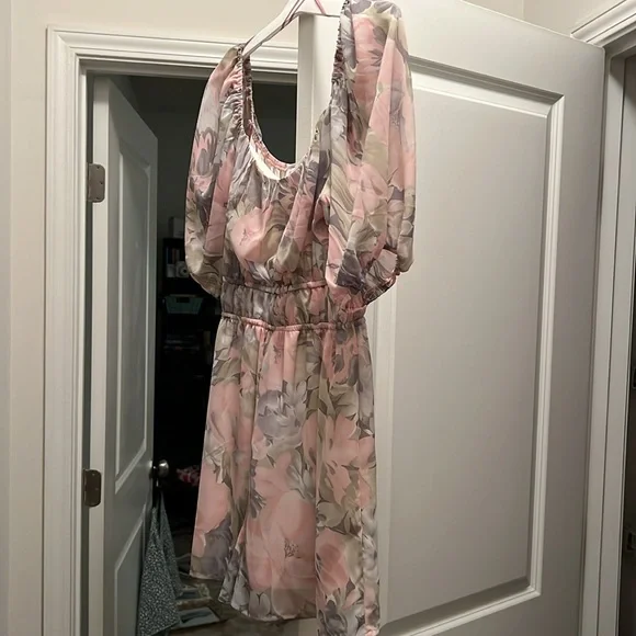 L Love Floral Romper - Picture 5 of 7